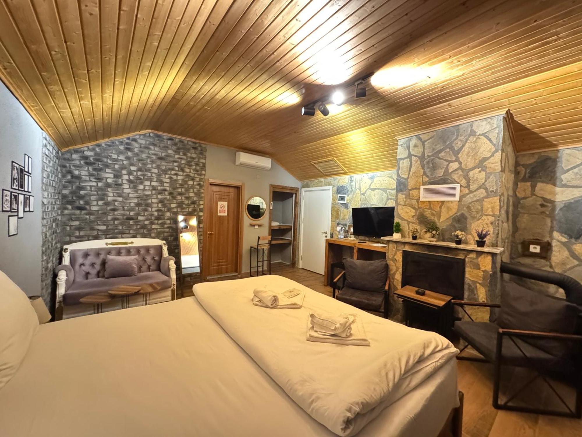 Tas Mahall Luxury Bed & Breakfast 5*